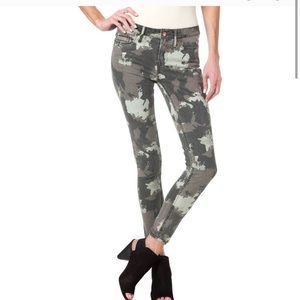 Calvin Klein camo ankle skinny jean NWT